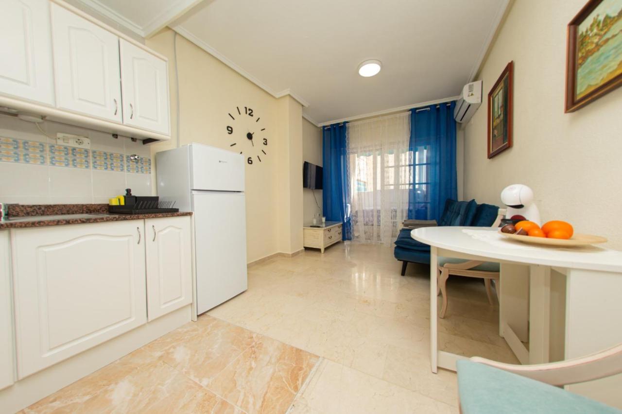 Студия на белоснежном пляже Los Locos Torrevieja Exterior foto